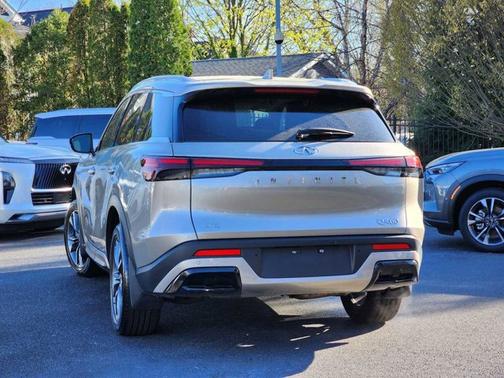2024 INFINITI QX60 LUXE