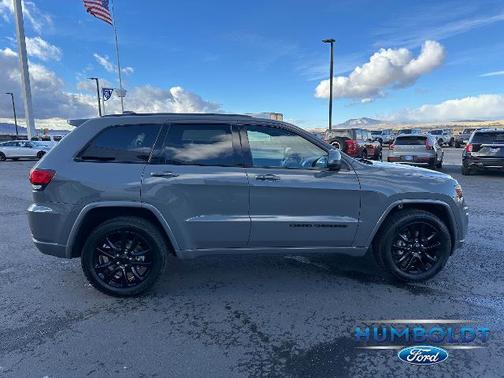 2020 Jeep Grand Cherokee LAREDO