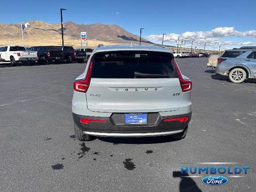 2024 Volvo XC40 B5 ULTIMATE BRIGHT THEME