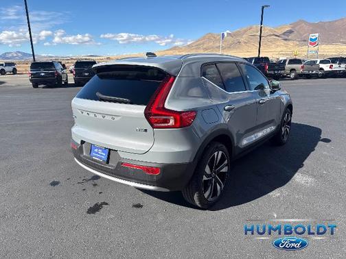 2024 Volvo XC40 B5 ULTIMATE BRIGHT THEME