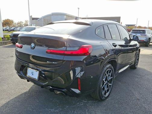 2023 BMW X4 xDrive30i