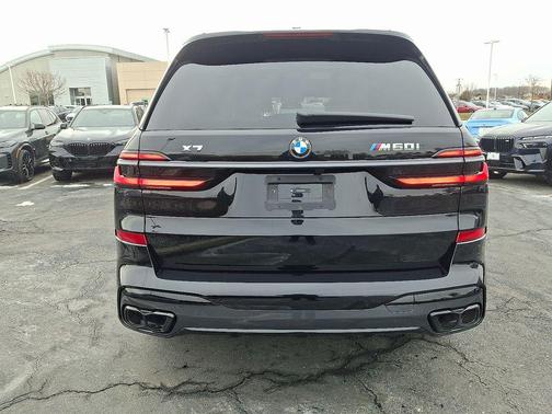 2025 BMW X7 M60i