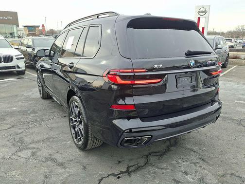 2025 BMW X7 M60i