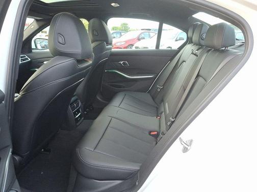 2025 BMW 330 i xDrive