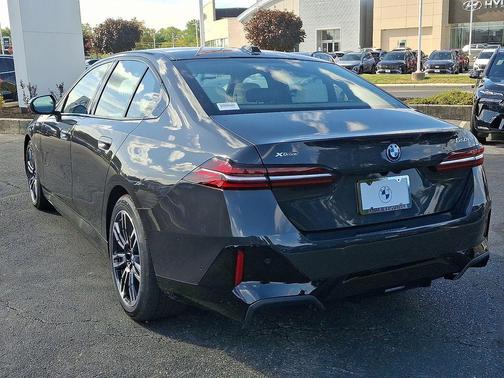 2026 BMW 550e 550e xDrive