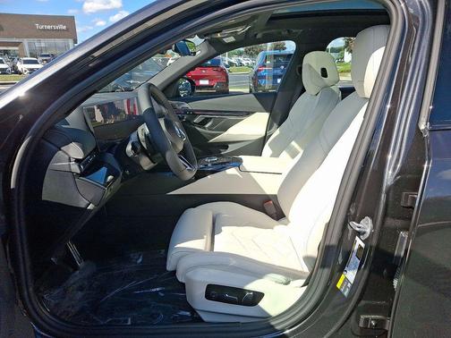 2026 BMW 550e 550e xDrive