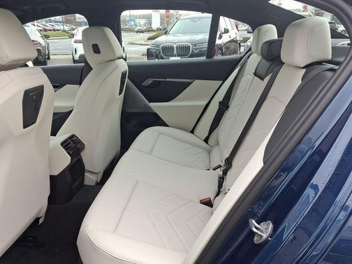 2025 BMW 530 i xDrive