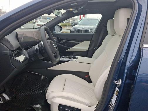 2025 BMW 530 i xDrive