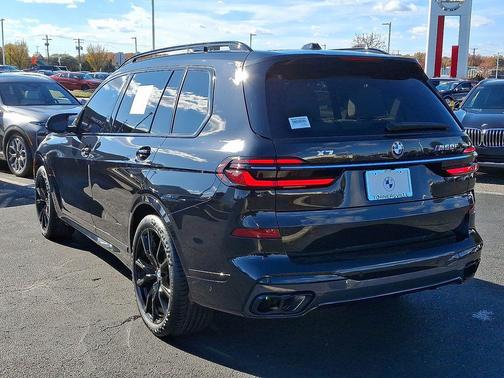 2023 BMW X7 M60i