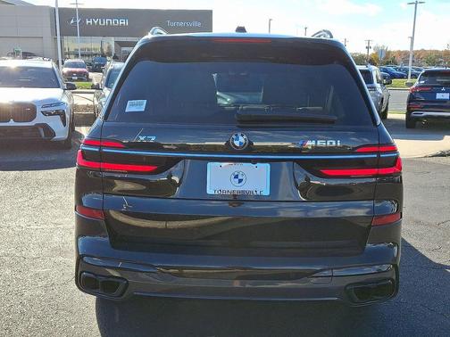 2023 BMW X7 M60i