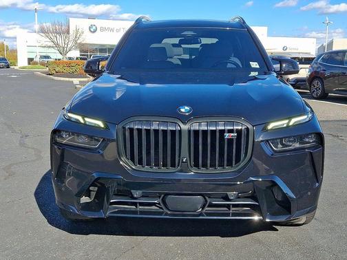 2023 BMW X7 M60i