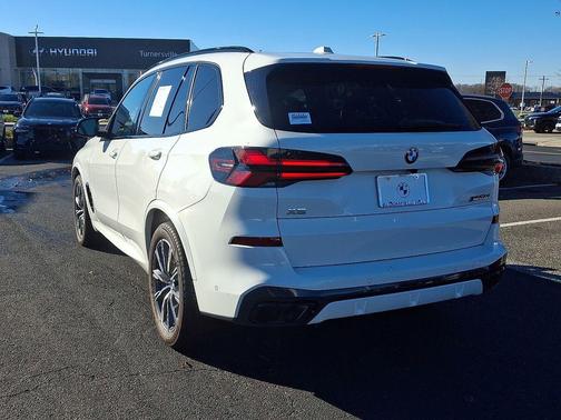 2024 BMW X5 M60i