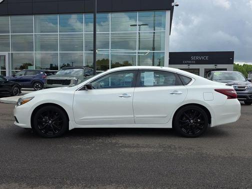 White 2017 Nissan Altima 2.5 SR