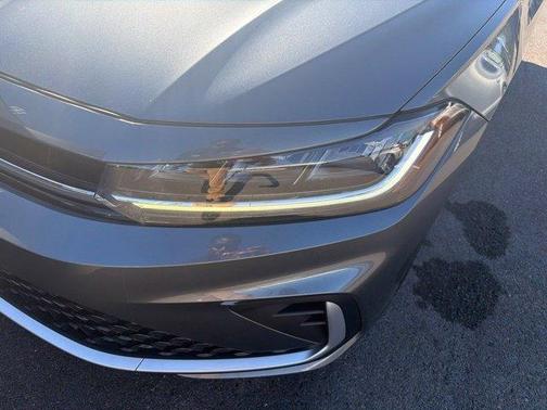 Platinum Gray Metallic 2025 Volkswagen Jetta 1.5T SE