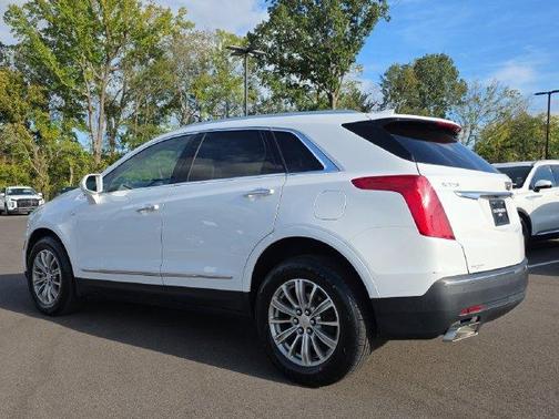 White 2019 Cadillac XT5 Luxury