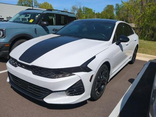 Glacial White Pearl 2024 Kia K5 GT-Line