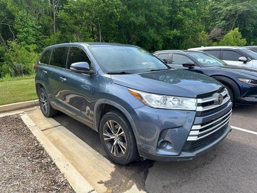 Shoreline Mist 2019 Toyota Highlander LE