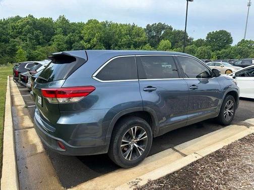 Shoreline Mist 2019 Toyota Highlander LE