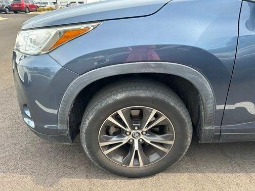 Shoreline Mist 2019 Toyota Highlander LE