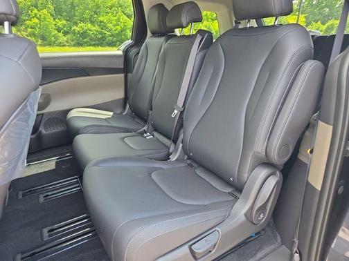 Metal 2026 Kia Carnival LXS