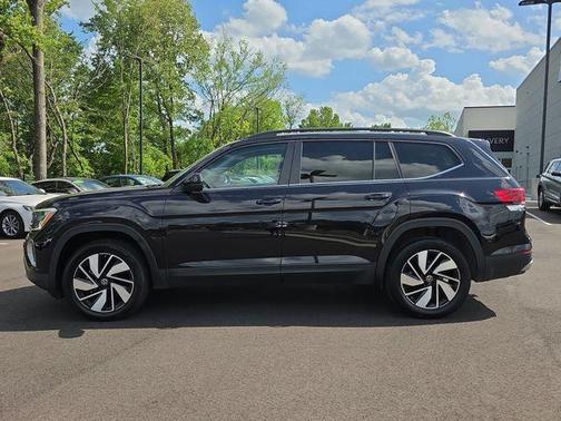 Deep Black Pearl Effect 2025 Volkswagen Atlas 2.0T SE w/Technology