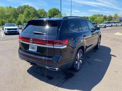 Deep Black Pearl Effect 2025 Volkswagen Atlas 2.0T SE w/Technology