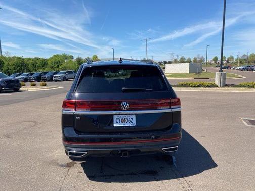 Deep Black Pearl Effect 2025 Volkswagen Atlas 2.0T SE w/Technology