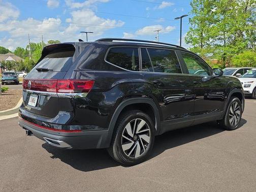 Deep Black Pearl Effect 2025 Volkswagen Atlas 2.0T SE w/Technology