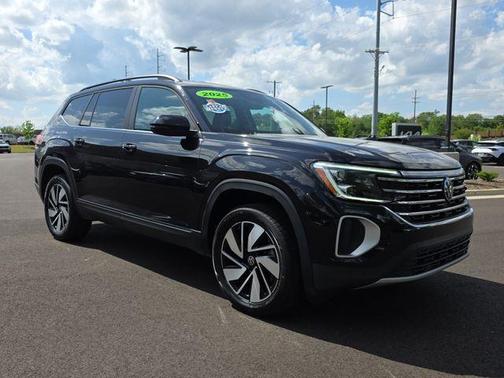 Deep Black Pearl Effect 2025 Volkswagen Atlas 2.0T SE w/Technology