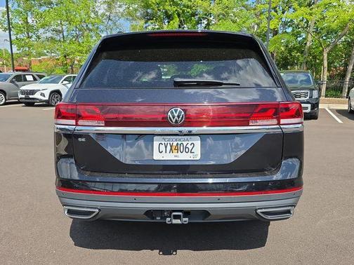 Deep Black Pearl Effect 2025 Volkswagen Atlas 2.0T SE w/Technology