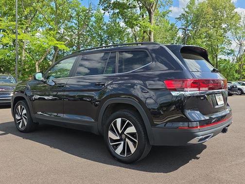 Deep Black Pearl Effect 2025 Volkswagen Atlas 2.0T SE w/Technology