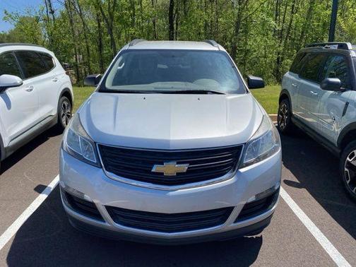 Silver Ice Metallic 2017 Chevrolet Traverse LS