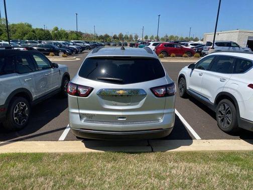 Silver Ice Metallic 2017 Chevrolet Traverse LS
