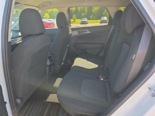 Glacial White Pearl 2027 Kia Sportage LX