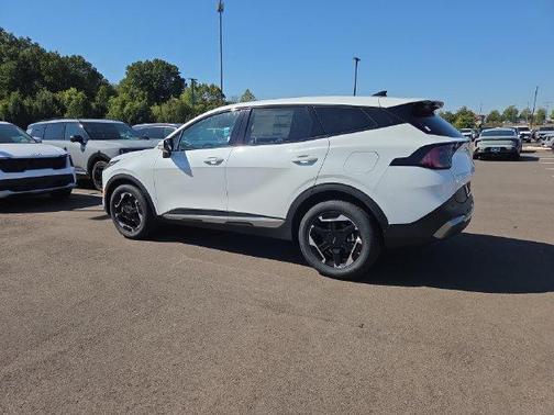 Snow White Pearl 2027 Kia Sportage Hybrid S