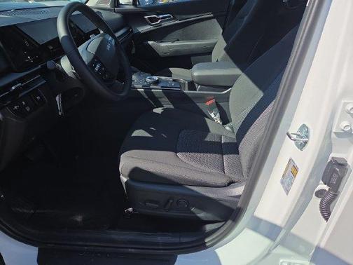 Snow White Pearl 2027 Kia Sportage Hybrid S