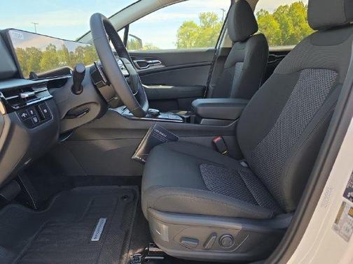 Snow White Pearl 2027 Kia Sportage Hybrid S