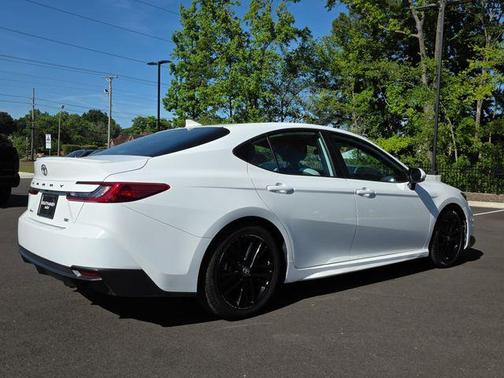 Ice 2025 Toyota Camry SE
