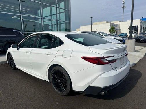 Ice 2025 Toyota Camry SE