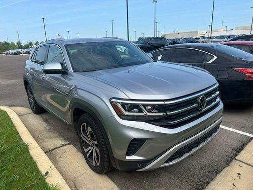 Pyrite Silver Metallic 2023 Volkswagen Atlas Cross Sport 3.6L V6 SEL