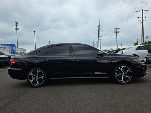 Deep Black Pearl Effect 2020 Volkswagen Passat 2.0T R-Line