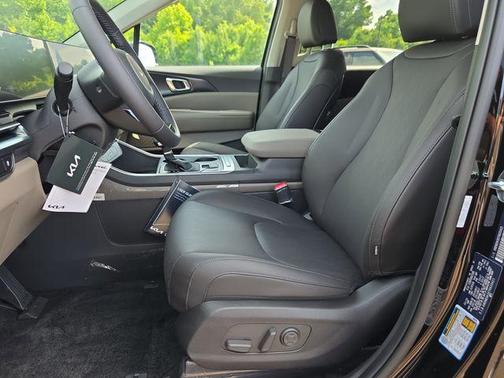 Aurora Black Pearl 2026 Kia Carnival LXS