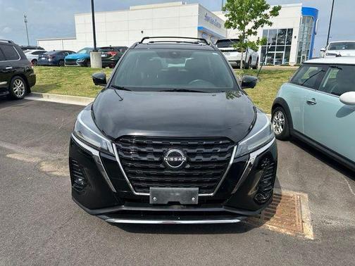 Super Black 2022 Nissan Kicks SR