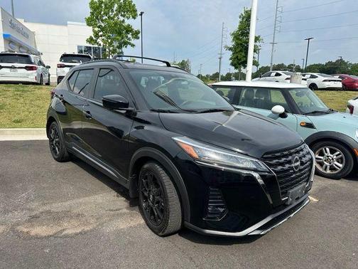 Super Black 2022 Nissan Kicks SR