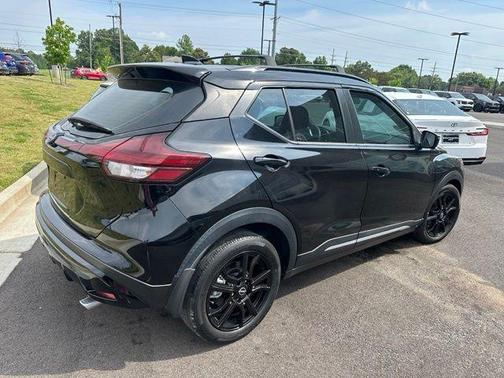 Super Black 2022 Nissan Kicks SR
