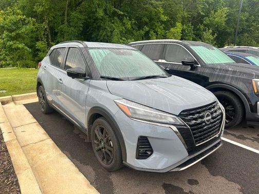 Boulder Gray Metallic 2024 Nissan Kicks SR