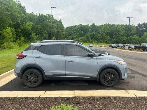 Boulder Gray Metallic 2024 Nissan Kicks SR