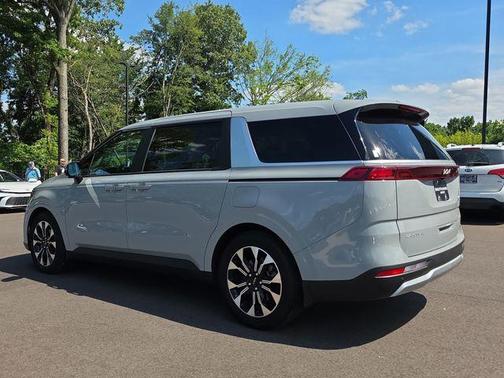 Ceramic Silver 2024 Kia Carnival EX