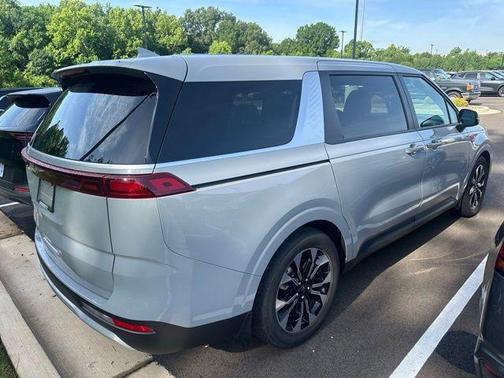 Ceramic Silver 2024 Kia Carnival EX