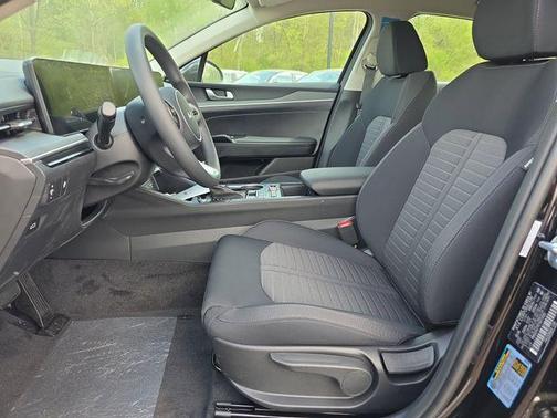 Aurora Black Pearl 2026 Kia K5 LXS